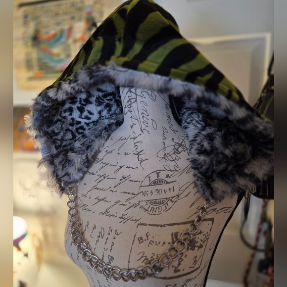 Faux Fur Reversible Rave Hood - Picture 9 of 10